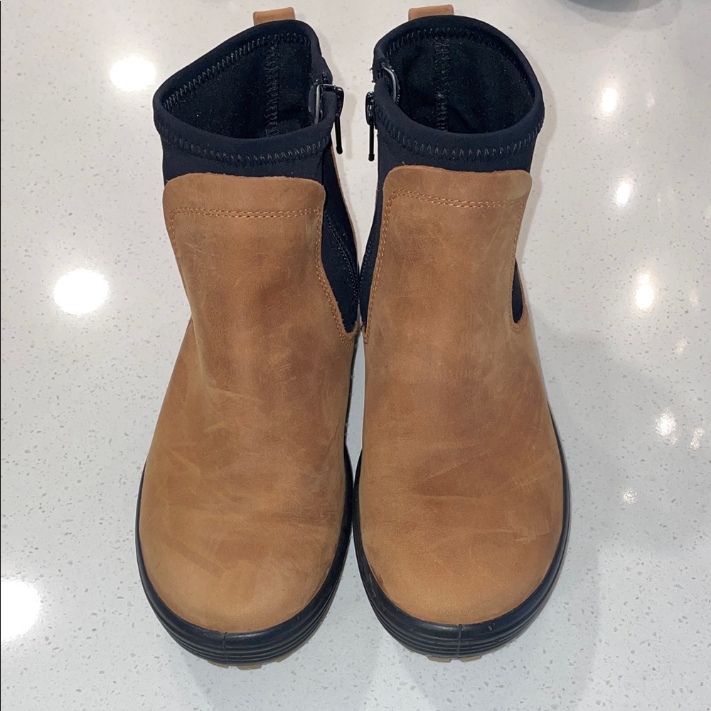 Ecco - Tan and Black Ankle Boots